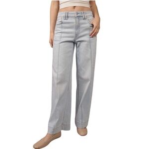 AE Dreamy Drape Stretch Low-Rise Baggy Wide-Leg Jean - Light Wash - short